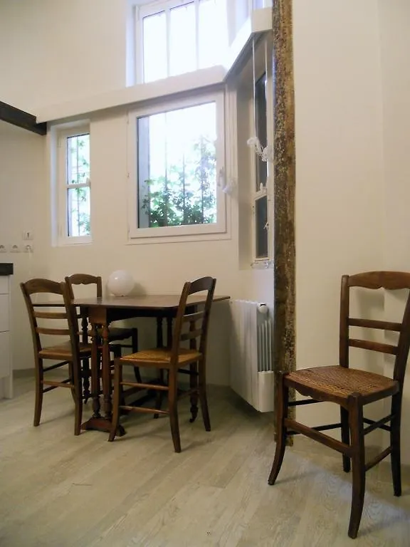 Urban Chic Montmartre Loft Apartment Paris